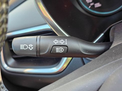 Used 2020 Chevrolet Equinox LT FWD image 20
