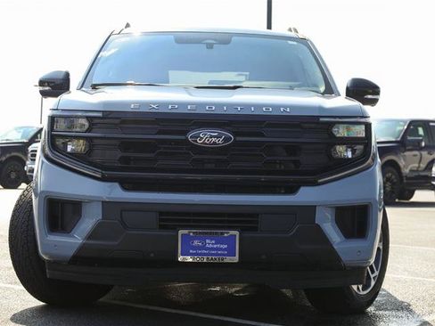 Certified 2025 Ford Expedition Active AWD/4WD image 4