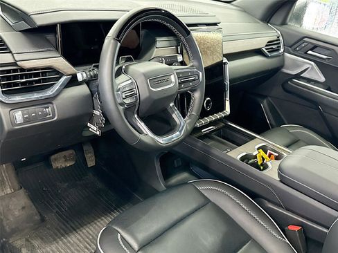 Used 2025 GMC Acadia Denali w/ Super Cruise Package image 7