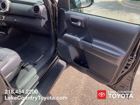 Used 2020 Toyota Tacoma Limited AWD/4WD image 25