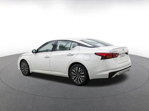 Used 2025 Nissan Altima 2.5 SV FWD image 7