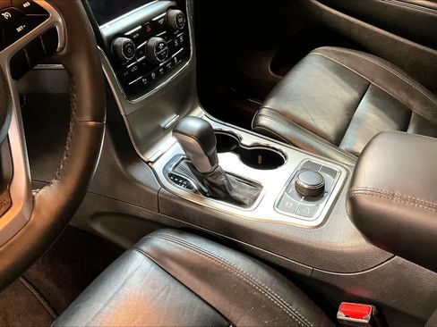 Used 2018 Jeep Grand Cherokee Limited AWD/4WD image 16