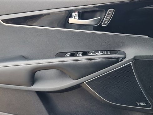 Used 2018 Kia Sorento SX image 23