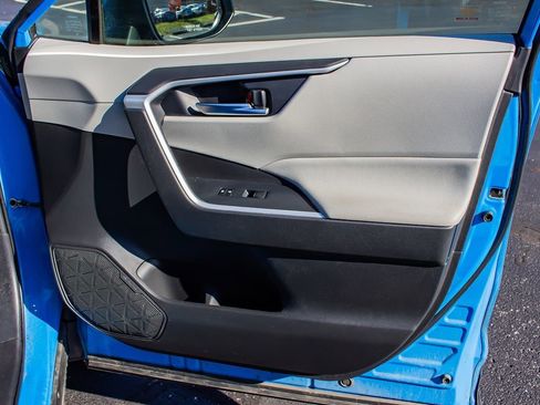 Used 2021 Toyota RAV4 XLE Premium image 22