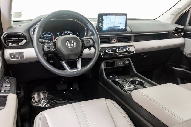 Used 2025 Honda Pilot Touring image 7