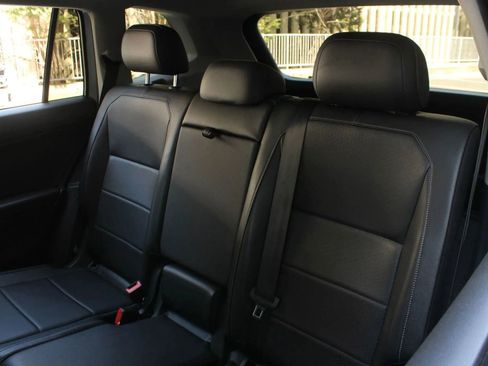 Used 2019 Volkswagen Tiguan SE w/ Panoramic Sunroof Package AWD/4WD image 18