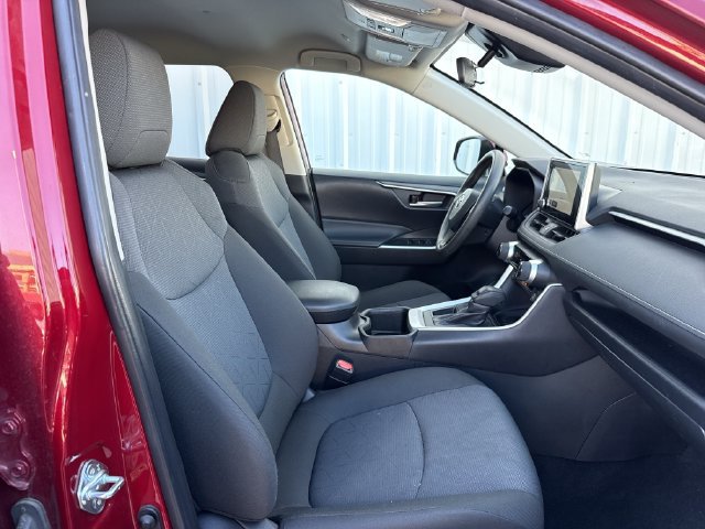 Used 2025 Toyota RAV4 XLE FWD image 29
