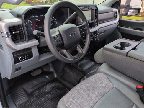 Used 2024 Ford F350 XLT image 2