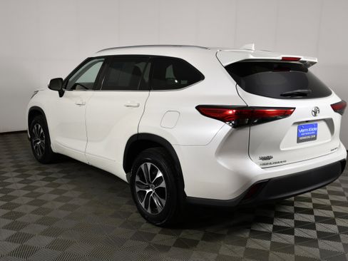 Used 2021 Toyota Highlander XLE image 8