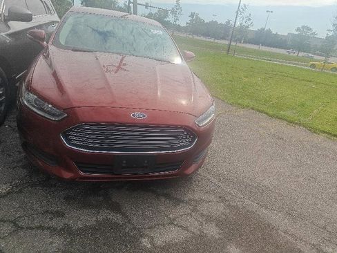 Used 2014 Ford Fusion SE image 2