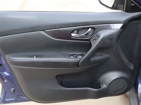 Used 2019 Nissan Rogue SV w/ Premium Package FWD image 20