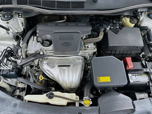 Used 2014 Toyota Camry SE FWD image 30