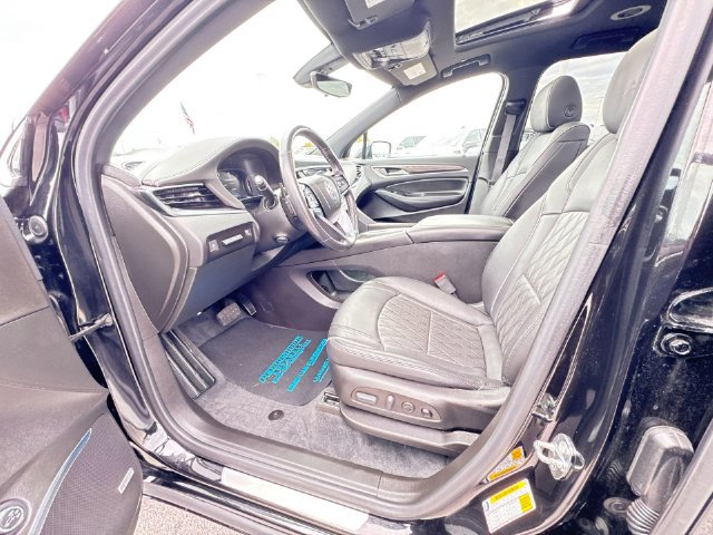 Used 2022 Buick Enclave Avenir w/ Avenir Technology Package AWD/4WD image 10