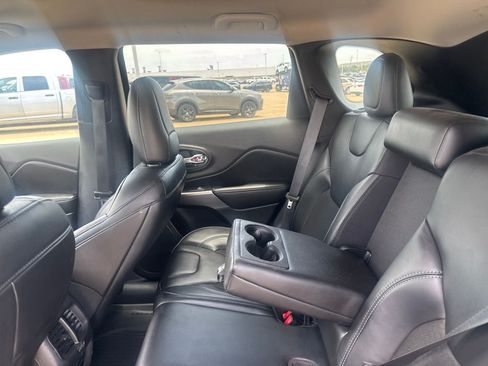 Used 2020 Jeep Cherokee Latitude w/ Quick Order Package 26F North AWD/4WD image 37