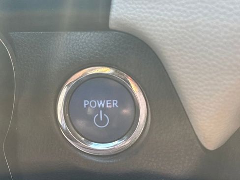 Used 2020 Toyota RAV4 XLE w/ XLE Grade Weather Package AWD/4WD image 17