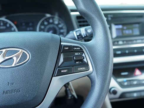 Used 2018 Hyundai Elantra SE image 26