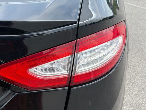 Used 2016 Ford Fusion SE image 10