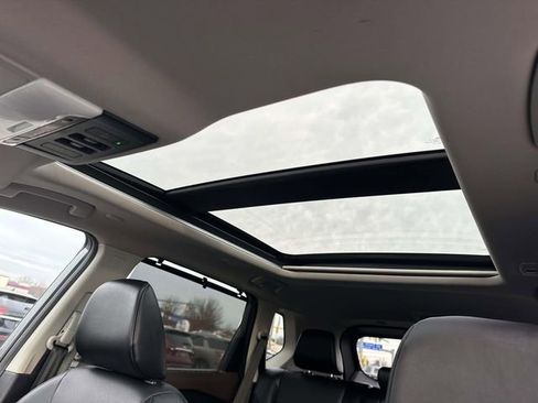 Used 2023 Nissan Rogue SV w/ SV Premium Package image 15