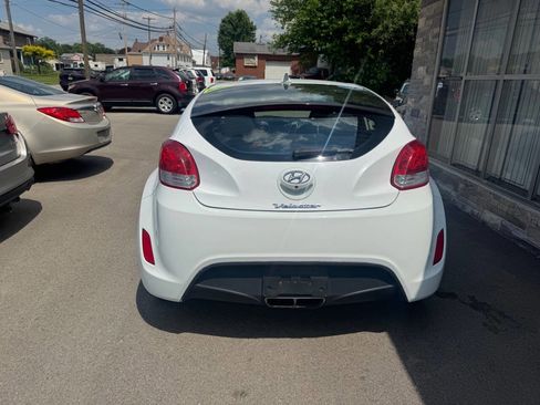 Used 2017 Hyundai Veloster FWD image 4