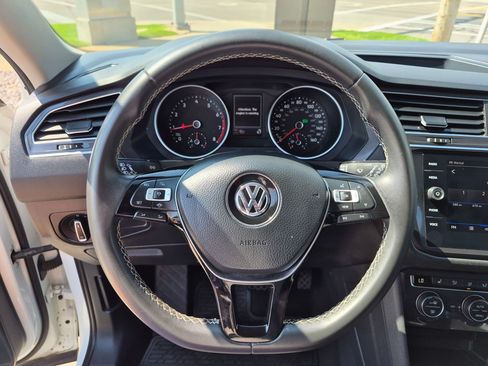 Used 2021 Volkswagen Tiguan SE AWD/4WD image 17