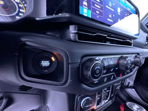 Used 2024 Jeep Wrangler Unlimited Sahara w/ Technology Group AWD/4WD image 17