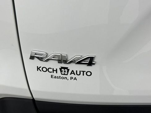 Used 2020 Toyota RAV4 XLE AWD/4WD image 19