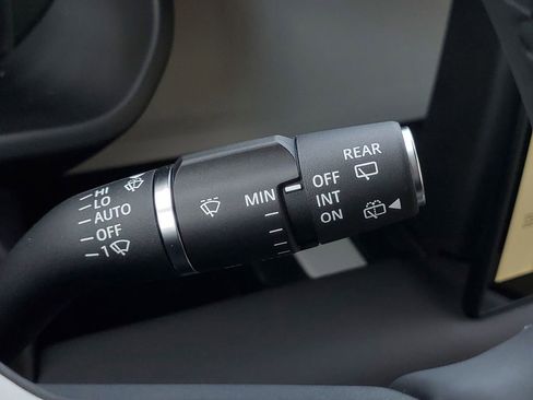 Used 2025 Land Rover Defender 90 S image 18