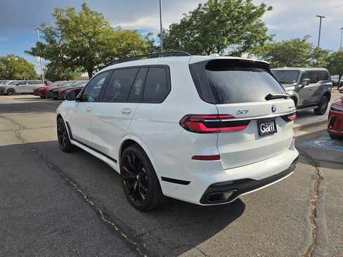 Used 2023 BMW X7 xDrive40i w/ M Sport Package AWD/4WD image 8
