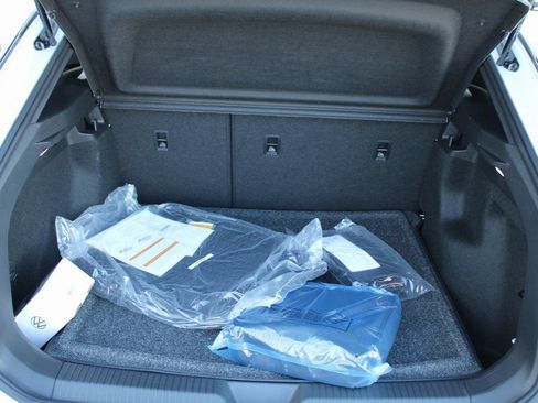 New 2026 Volkswagen ID.4 Pro image 16