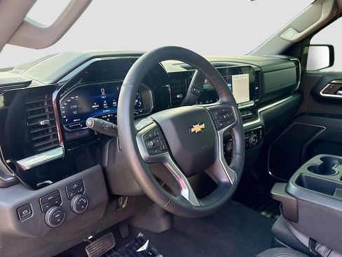 Used 2025 Chevrolet Silverado 1500 LT AWD/4WD image 9