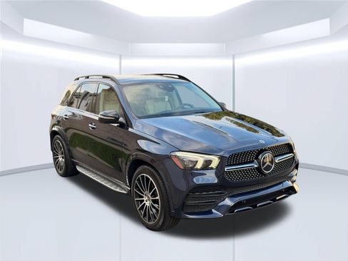 Used 2021 Mercedes-Benz GLE 450 4MATIC w/ AMG Line Exterior image 3