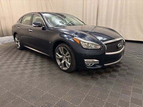 Used 2019 INFINITI Q70 L 3.7 w/ Sensory Package image 3