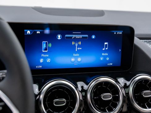 New 2026 Mercedes-Benz GLA 250 4MATIC image 24