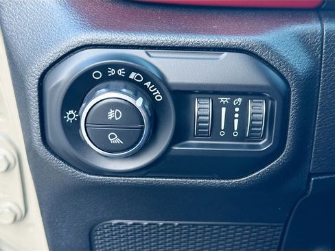 Used 2020 Jeep Gladiator Rubicon w/ LED Lighting Group AWD/4WD image 16