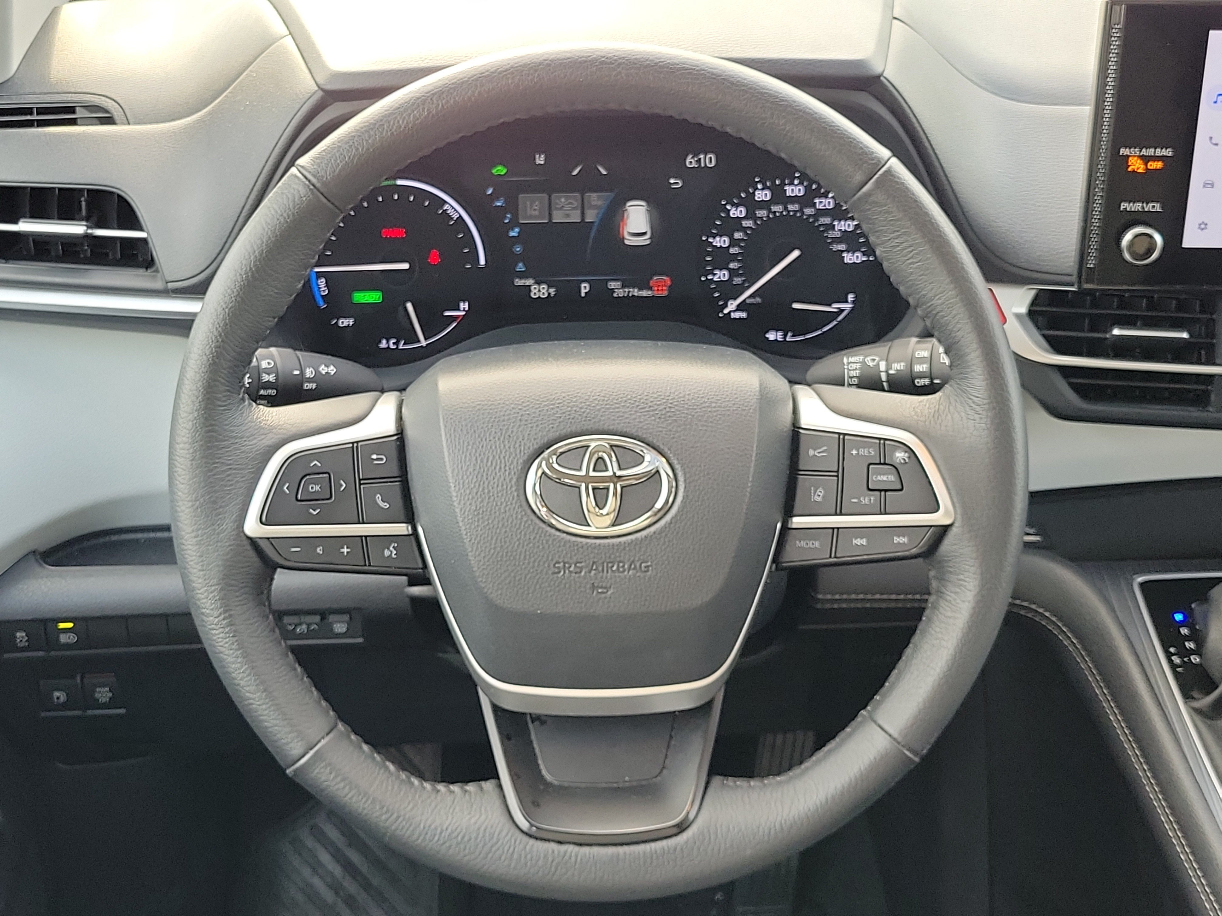 Used 2026 Toyota Sienna XLE FWD image 17