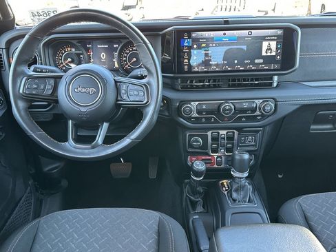 Certified 2024 Jeep Gladiator Mojave image 9