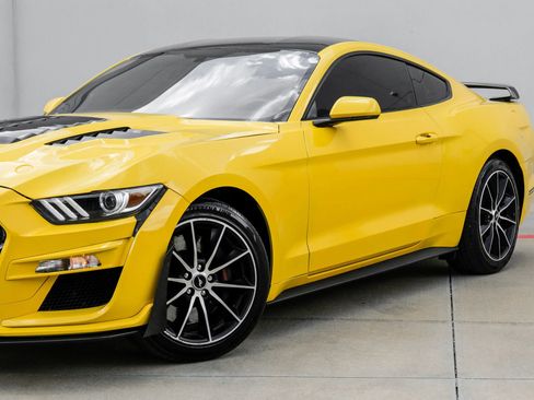 Used 2017 Ford Mustang GT w/ GT Performance Package RWD image 17
