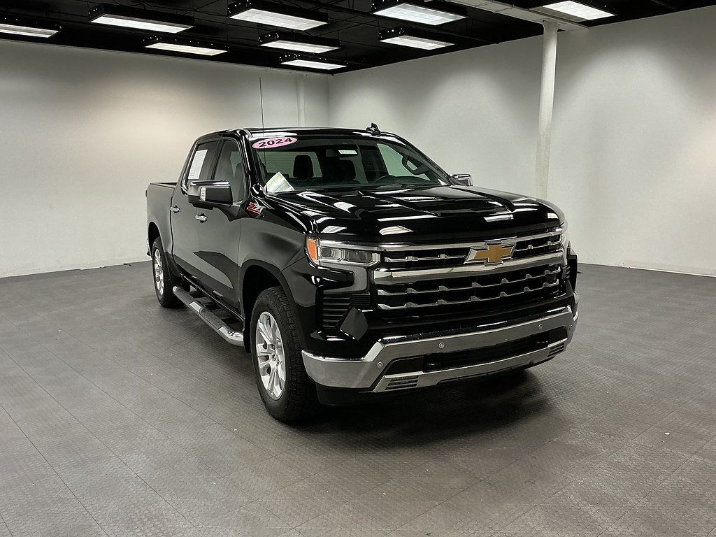Used 2024 Chevrolet Silverado 1500 LTZ w/ Z71 Off-Road Package AWD/4WD image 7