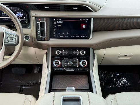Used 2024 GMC Yukon XL Denali AWD/4WD image 31