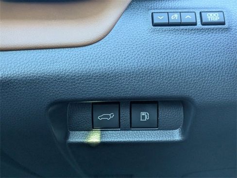 Used 2026 Toyota Crown Signia image 24