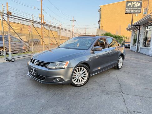 Used 2011 Volkswagen Jetta SEL FWD image 1