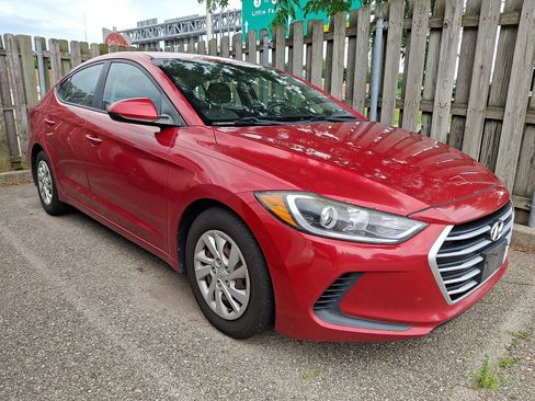 Used 2017 Hyundai Elantra SE FWD image 3