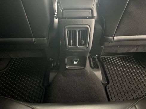 Used 2018 Jeep Compass Latitude w/ Cold Weather Group image 23