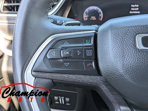 Used 2023 Jeep Grand Cherokee L Limited w/ Black Appearance Package image 31