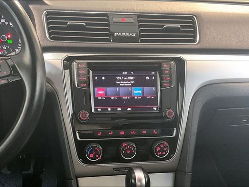 Used 2019 Volkswagen Passat 2.0T Wolfsburg image 9