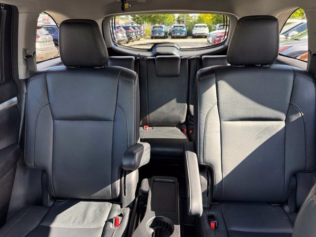 Used 2018 Toyota Highlander XLE AWD/4WD image 29
