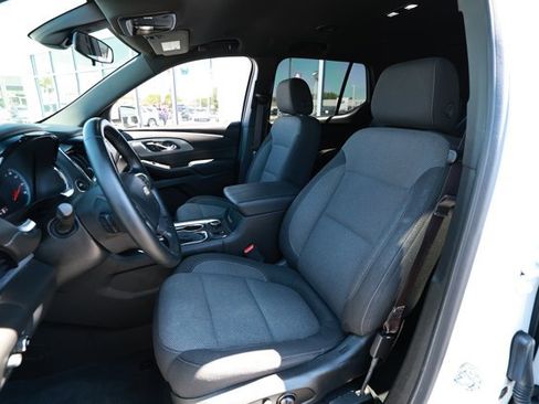 Used 2023 Chevrolet Traverse LT FWD image 23