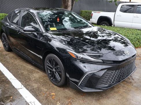 Used 2025 Toyota Camry SE FWD image 6