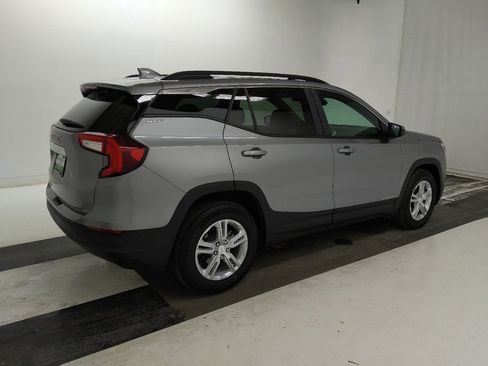 Used 2024 GMC Terrain SLE w/ Driver Convenience Package image 10