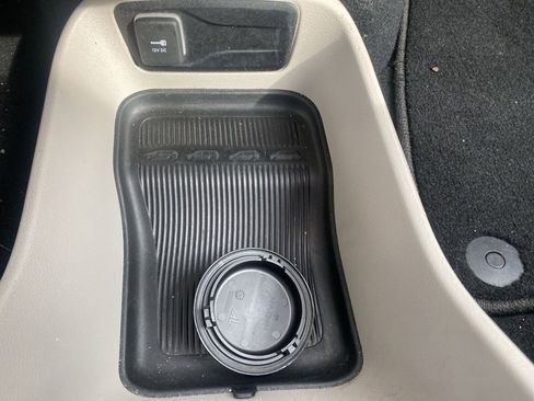 Used 2023 Chrysler Voyager LX image 25